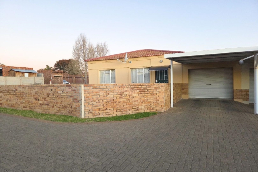 2 Bedroom Property for Sale in Fleurdal Free State